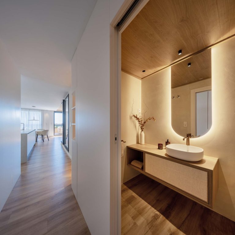 baño-microcemento-y-madera