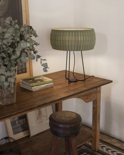 Lámpara-sobremesa-isamu-carpyen