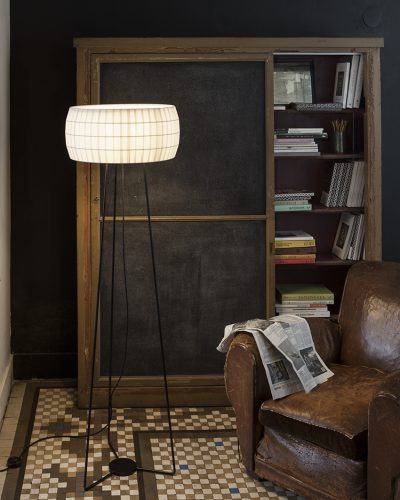 lámpara-pie-isamu-carpyen