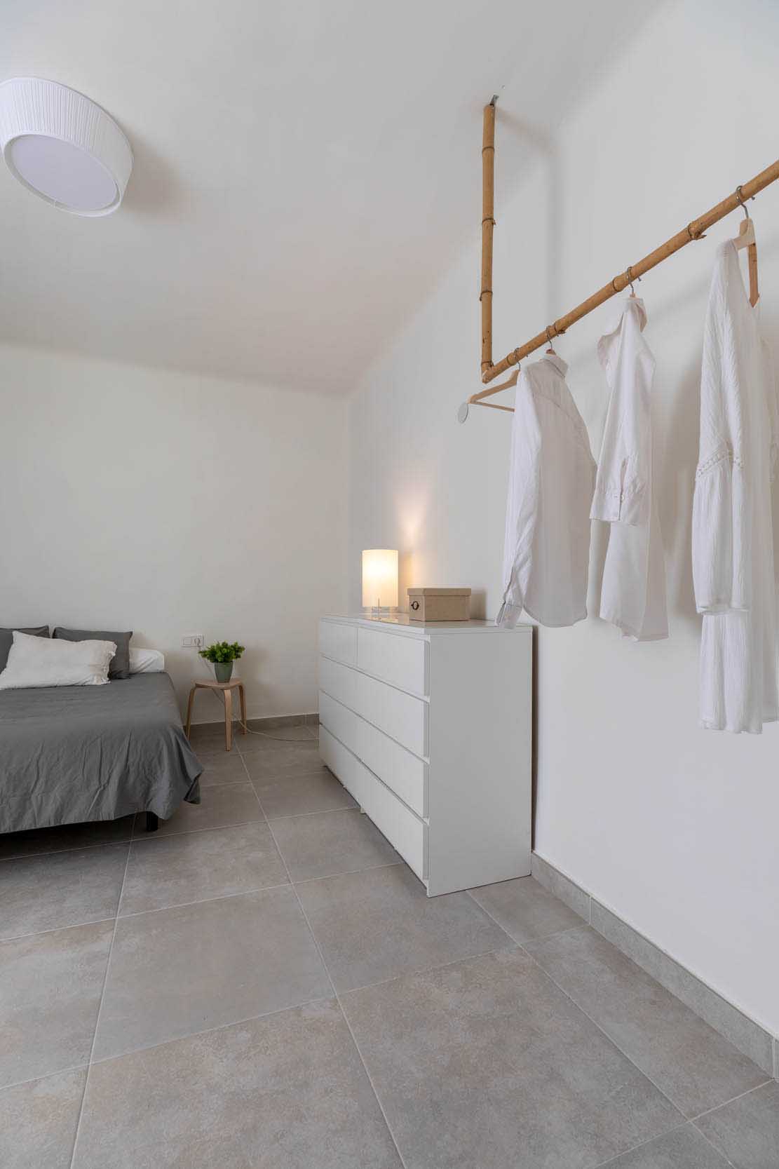 dormitorio casa de alquiler diseño interior Alberto García